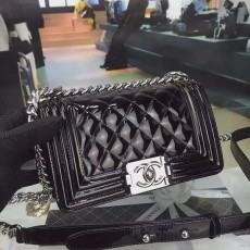 샤넬 클래식 페이턴트 체인 보이 미디엄 플랩백 A67086
