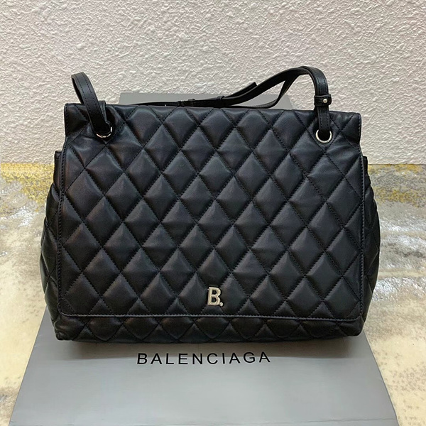 발렌시아가 퀄팅 B 라지 숄더백 593372