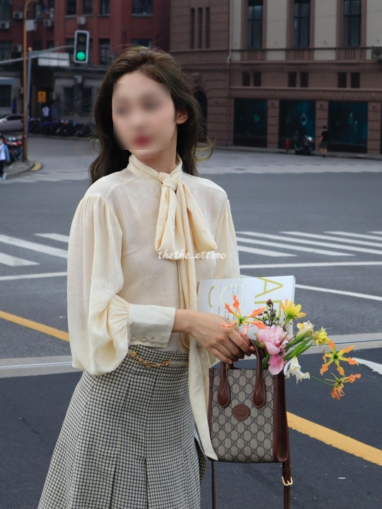 [GUCCI]  인터로킹 G 디테일 미니토트백