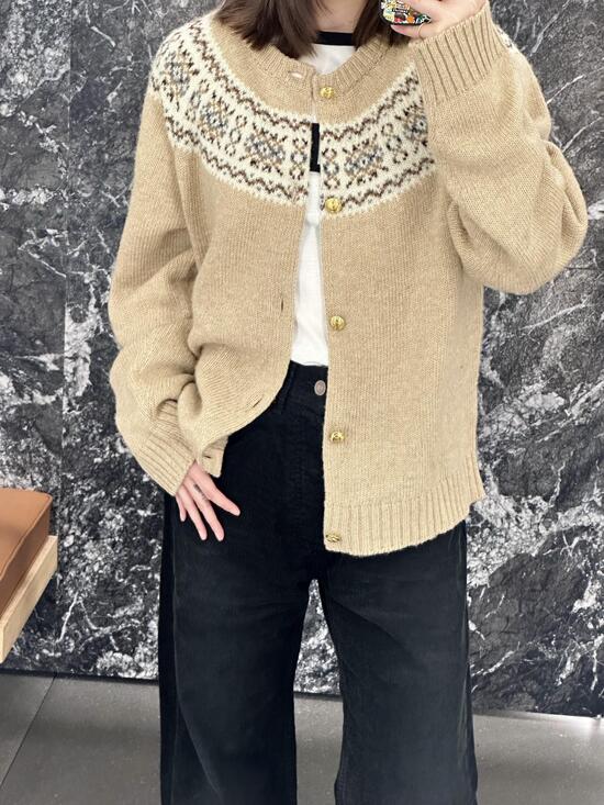 셀린느 트리오페 금장버튼 울가디건