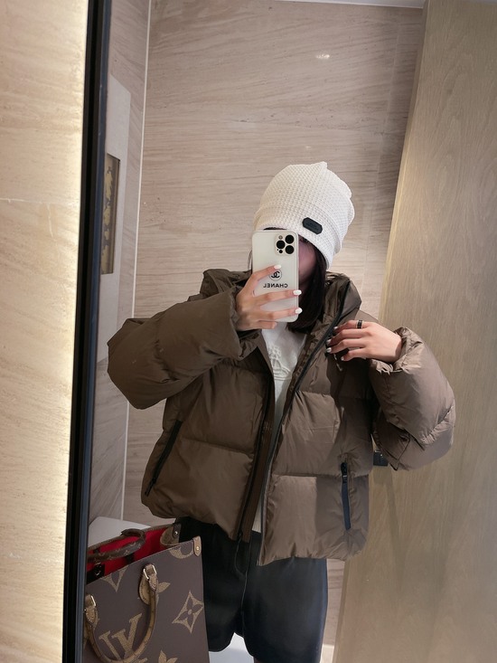 프라다 구스 크롭 후드 패딩