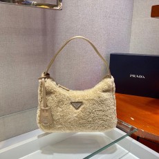프라다 리에디션 시어링 호보백 1NE515